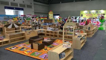 文博會首日玩具及孕嬰童展區(qū)精彩紛呈，創(chuàng)意產(chǎn)品點(diǎn)燃消費(fèi)新熱情